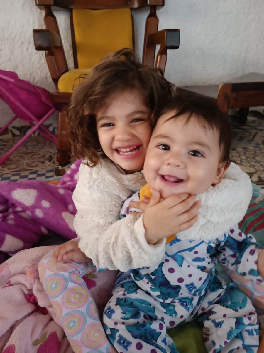 NanaRamirez10's tweet photo. El amor 💙💜 https://t.co/nE2ZFaMiI5