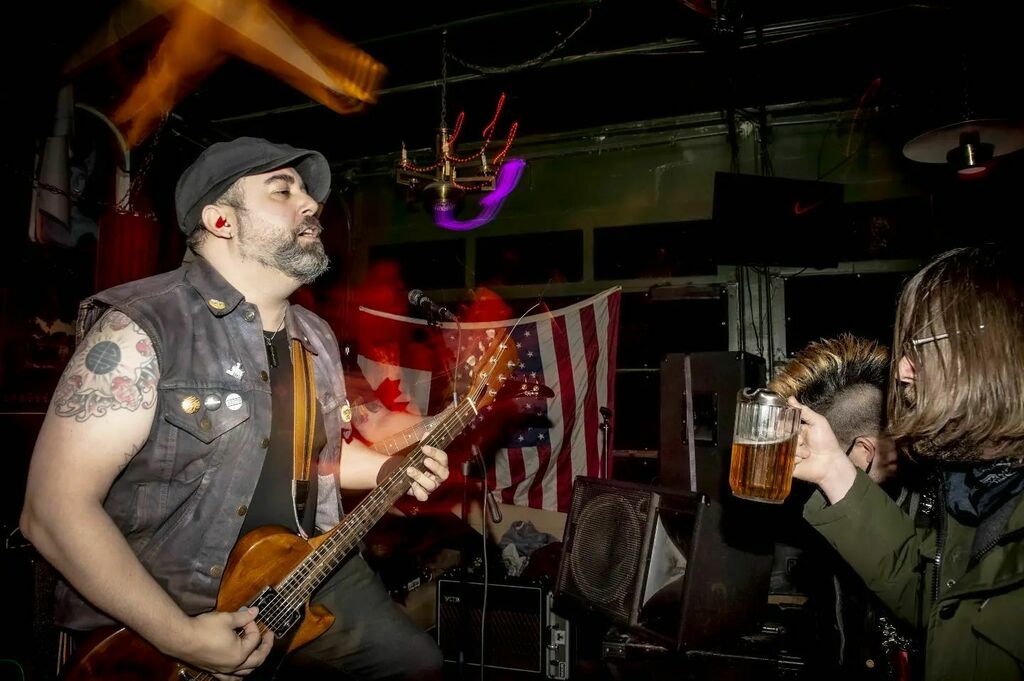 TheScoffs's tweet photo. The Scoffs
02.12.22 Olympia, WA
📸 Andrew Repcik
.
Next up: See us in Seattle 03.11.22 at El Corazon with Zero Down and Detönatör.
.
.
.
.
.
#thescoffs #music #rock #rocknroll #punkrocknroll #punkrock #punkrockmusic #77punk #punk #punx #punksnotdead #… https://t.co/onnxb7nn5u https://t.co/9cQTj1Ci0P