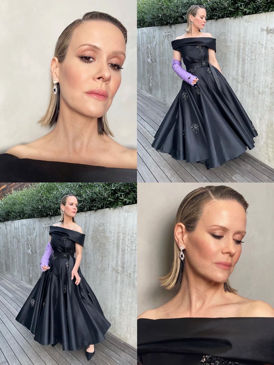 a year ago today, golden globe winner sarah paulson attended the 78th golden globe awards in custom prada & her purple cast was also custom prada.

she was nominated for her work on #ratched & she presented netflix’s #theprom.