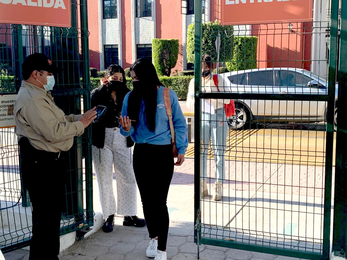 udlap's tweet photo. Con todo el entusiasmo y las ganas de continuar con nuestra excelencia académica, reanudamos actividades presenciales en el campus UDLAP. 💚🧡 https://t.co/gUrZfUOe1a