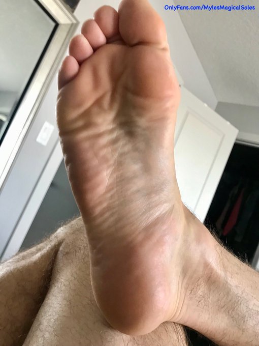 Time for a little after shower lotion&hellip; https://t.co/2pTycOgMqV<a href="/tag/footslave"class="tags"><span>#footslave</span></a><a href="/tag/malefeet"class="tags"><span>#malefeet</span></a><a href="/tag/malefootfetish"class="tags"><span>#malefootfetish</span></a><a href="/tag/footmaster"class="tags"><span>#footmaster</span></a>