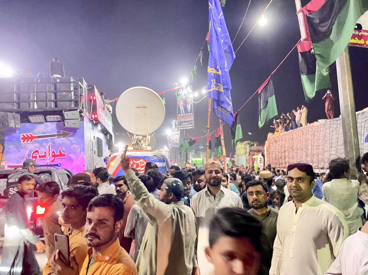 JuniorFazilRahu's tweet photo. 2nd Day of #AwamiMarch alongwith @MismailRahu Through Badin,T.M.K,Hyd,Matiari,Nawabshah to Noshehro Feroz.
The people's march is moving towards Islamabad and thousands of caravans are becoming part of the people's march.
#AwamiMarch
#SindhRejectsSelected
🇱🇾 #PS74 https://t.co/yHJax8IZmF