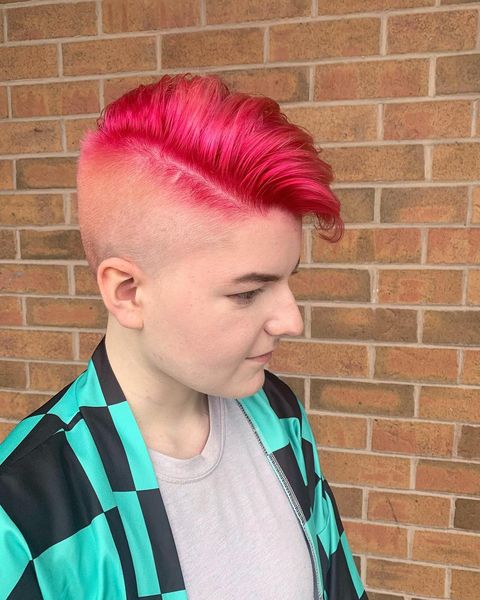 Pretty in Pink 💖. 
Done by @theresa.mccullough. 
Open appointments today from not until 4pm call to book! Looking forward to seeing you!
.
.
#redken #citybeats #pinkhair #fresh #guelphsalon   #guelphhairstylist #supportlocal #localbusiness #freshsalonandspa #greencirclesalons