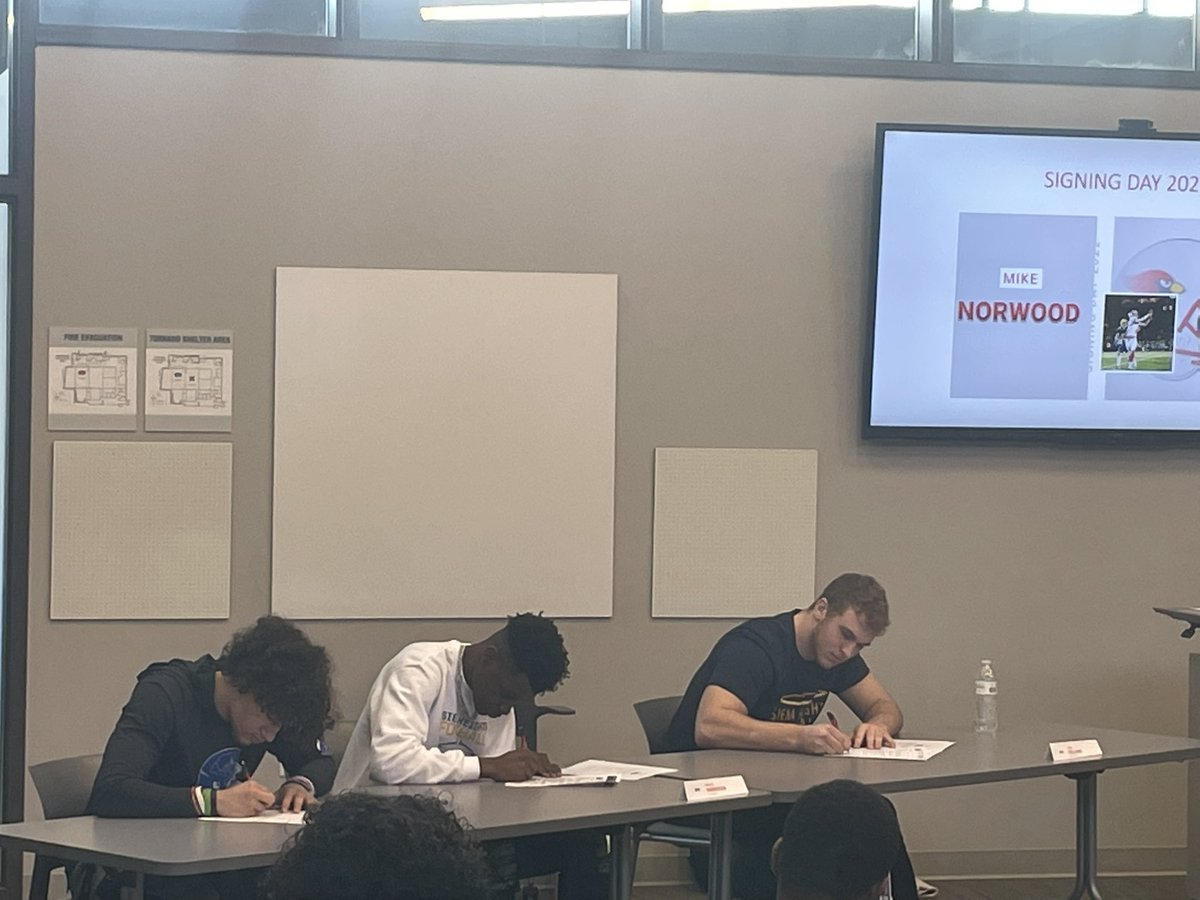Congratulations to three of our guys signing their NLI to move onto the next level! Michael Norwood to Notre Dame College and Aiden Fellows and Michael Harrison to Sienna Heights! #oncecard