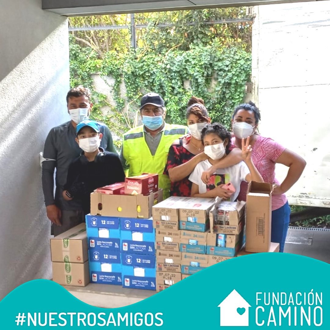 FundCamino's tweet photo. 🐄 Otra vez vemos cómo la magia del sur llega a Casa Camino. Gracias a #nuestrosamigos de Colún por hacerse presentes nuevamente con esta donación https://t.co/PqkHj8VcpO