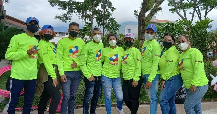 ivanrive3's tweet photo. Gracias a las políticas  implementadas por el Pdte. @NicolasMaduro a través del Ministerio del Poder Popular para el Turismo y el gobernador @JEHYSONGUZMAN, este fin de semana se realizó el Festival de Carnavales 2022 en el estado Mérida, atendiendo a 7 mil 500 turistas. 1/6 https://t.co/uojjafzt8s
