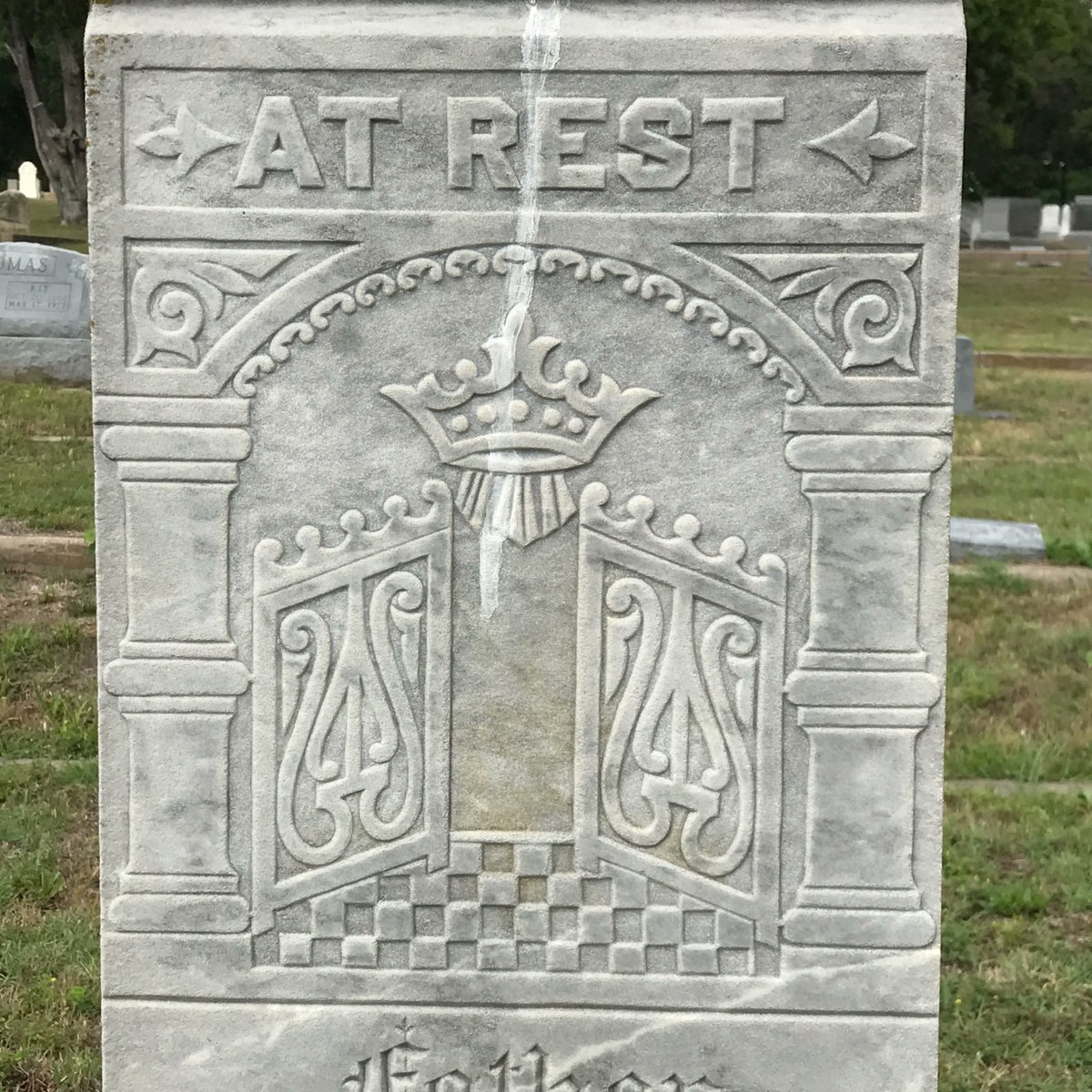How a Controversial Book Influenced Cemetery Symbolism - This seemingly obvious tombstone symbol has a fascinating back story
bit.ly/3HywvOM
#MondayBlogs #cemetery