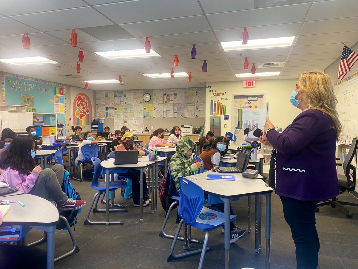 BetweenTheDesks's tweet photo. #ReadAcrossAmerica We were lucky enough to have a guest reader today!!Thank you Mrs. Ramirez for stopping by!✨📚❤️@StuServicesRUSD #weareRUSD https://t.co/fUP7fTdL7g