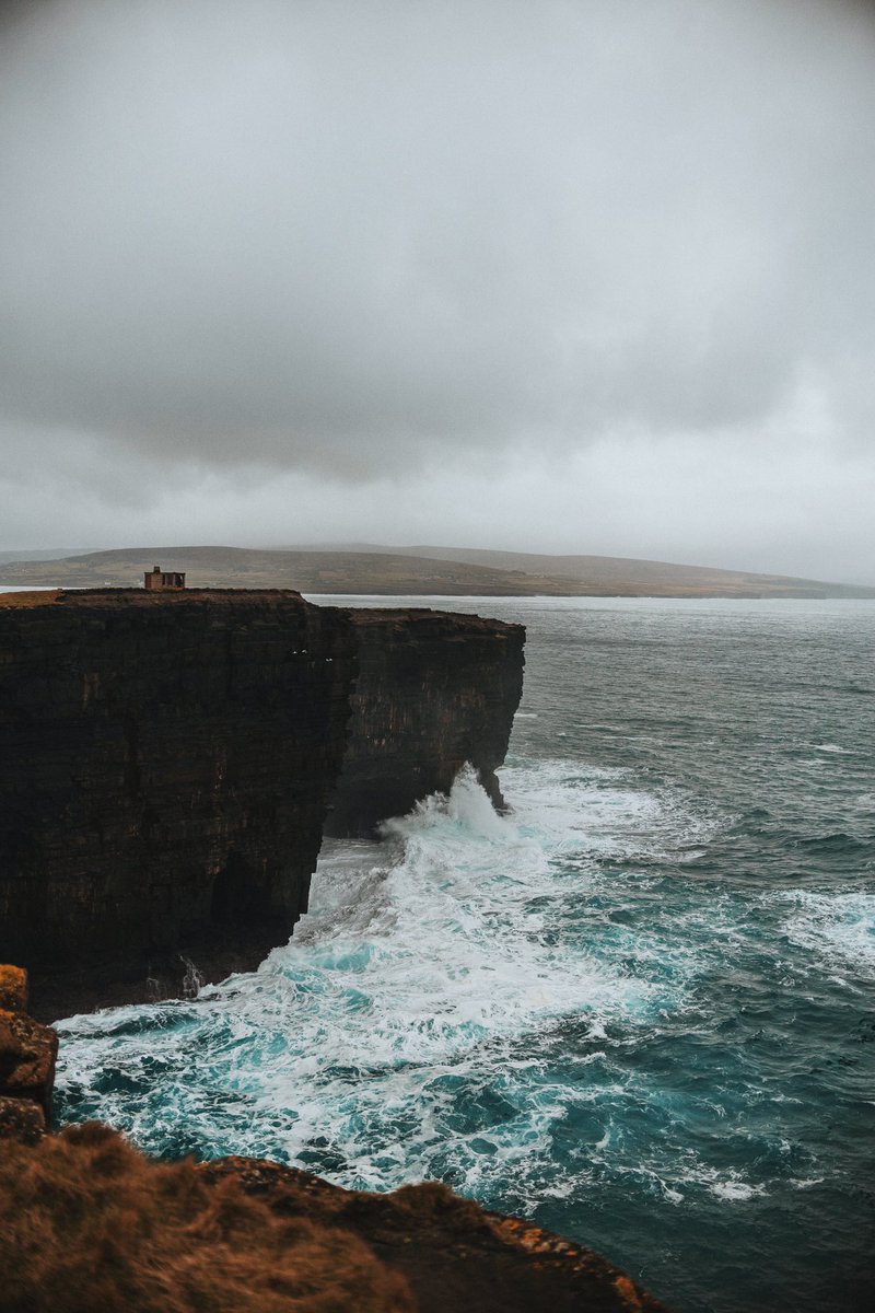 uriah_f's tweet photo. Rainy day at Downpatrick Head Ireland https://t.co/7ldYOft5DV