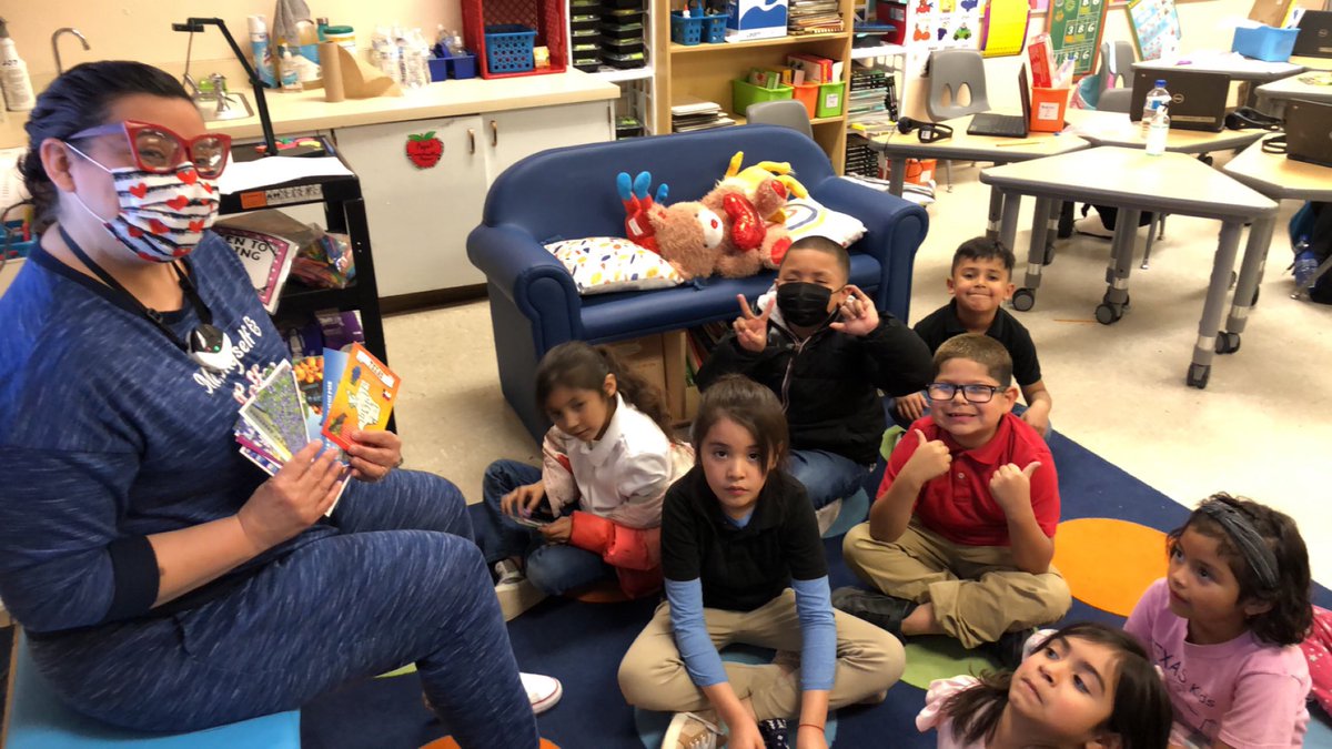 Laura_TMedina's tweet photo. @SurrattCubs #ClintRAA2022 #wds @Kim_WDS @GPalo_WDS @MrsKroesser first grade class was reading postcards from students from all over Texas https://t.co/BVXnS5sNDo