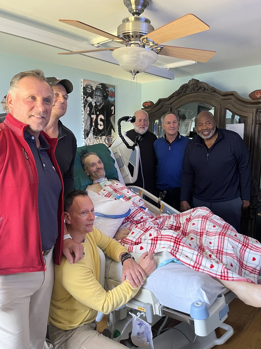 john_faidutti's tweet image. Great day today!  My boy #SteveMongoMcMicheal #TeamMongo who has ALS had the some 85 bears over. @danpompei Dan Pompei writing an article on Steve hopefully get him in the @NFL hall of fame! @ChicagoBears @WaddleandSilvy @TWaddle87 @RicFlairNatrBoy please retweet I’m begging u.