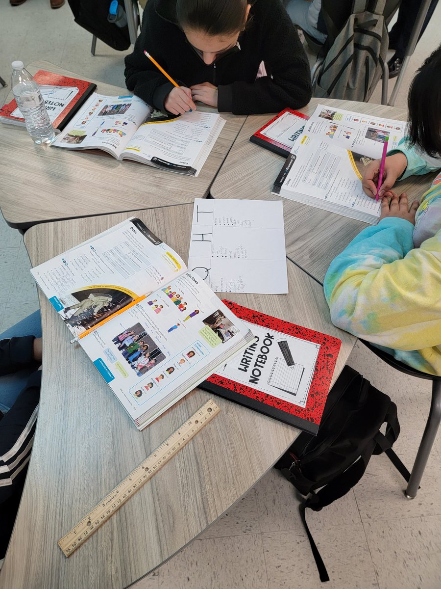 mymustangpride1's tweet photo. Mrs Perez ENGAGING students in all language domains! Way to go Hornets! @ETWrennMS @JRod_EISD @hugo_bil @EISDMultilingu1 @EISDofSA https://t.co/jdg4cdk3nN