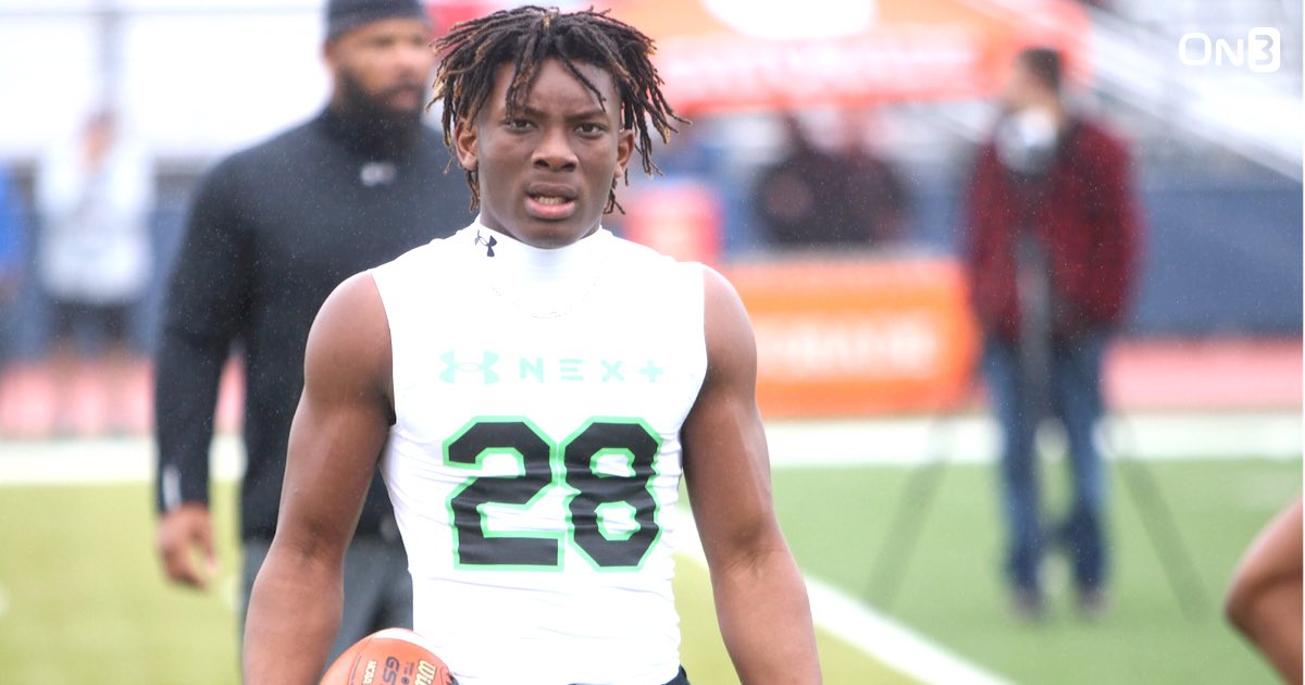 2025 RB Alvin Henderson grew up watching Alabama win a lot of football games behind great running backs. He’ll be in Tuscaloosa on Saturday. He talks about the Crimson Tide as well as his most recent offer from Texas. #RollTide #HookEm
on3.com/news/elite-202…