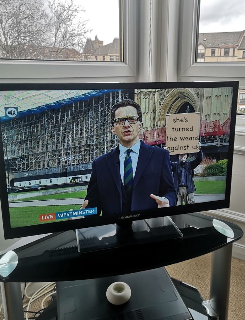 boyinbackground tweet picture