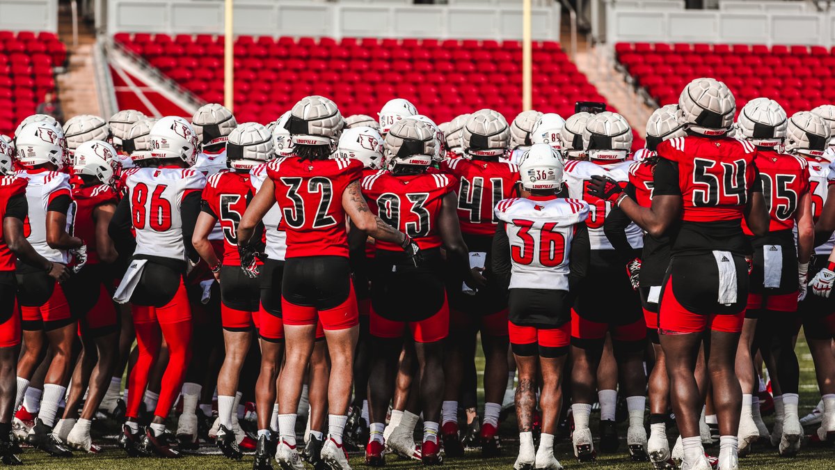 LouisvilleFB's tweet photo. Back at it!

#GoCards https://t.co/1B3Gwfk82R