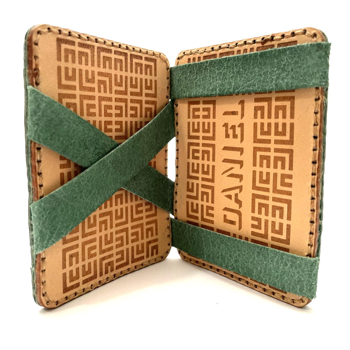 lococorium's tweet photo. LocoMagic

#leather #wallet #cardholder

https://t.co/dSwchXC257 https://t.co/KbFW8dfPKB