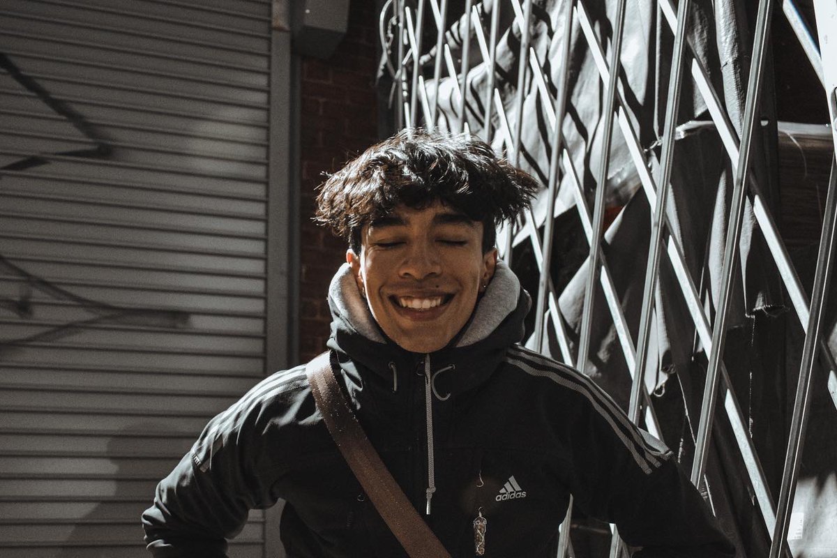 Lil whore I’m a star and I’m rockin tf out 🎸👨🏽‍🎤