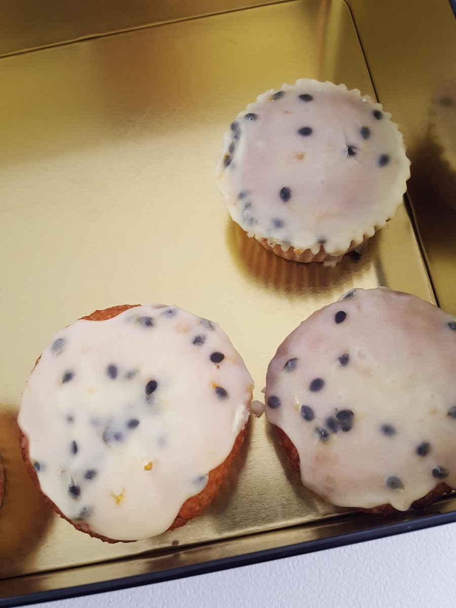 GabyLynch9's tweet photo. Oh I see 🙄 thought there were 8 in the tin! #MorningTeaTime #DahliaMug 💞😋 https://t.co/Ymo398sYcn