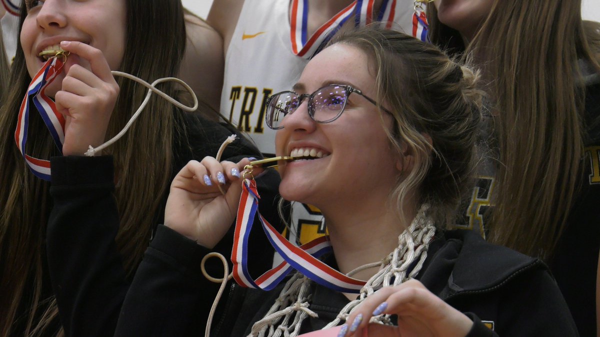 StoriedRivals's tweet photo. That's 3️⃣ District Titles in a row for @TVLadyDawgs
🏆🏆🏆

@lexi_howe3 and Anna Krupa combine for 34 as the Lady Dawg defense holds Indian Creek to just 4️⃣ second half points 🤯🤯

Check out Tri-Valley's DOMINANT District Final win here👇👇

🎬: https://t.co/RYaFjFXaEG https://t.co/fVUkkygjKK