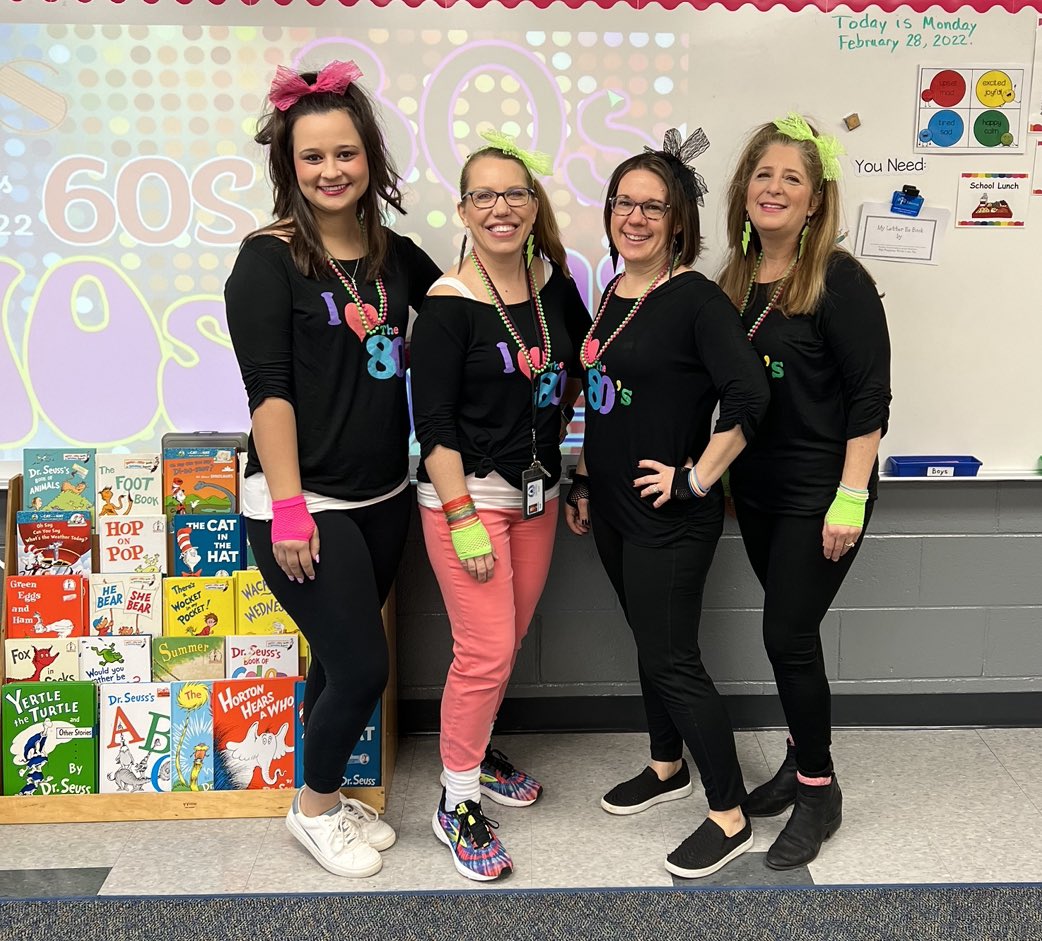 RachelPoe8's tweet photo. Last day of Math Month. We celebrated with decades day, read The Foot Book by Dr. Seuss, and measured our feet with different objects. #MathMonth @CoolidgeCougars #LivoniaPride https://t.co/zSeuMOEIqd