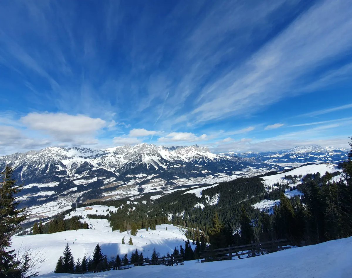 LisaAbbott75's tweet photo. Feeling lucky to have had the freedom to enjoy an amazing skiing holiday in #Austria #scheffau stunning scenery #wilderkaiser https://t.co/ONKPjcmmqp