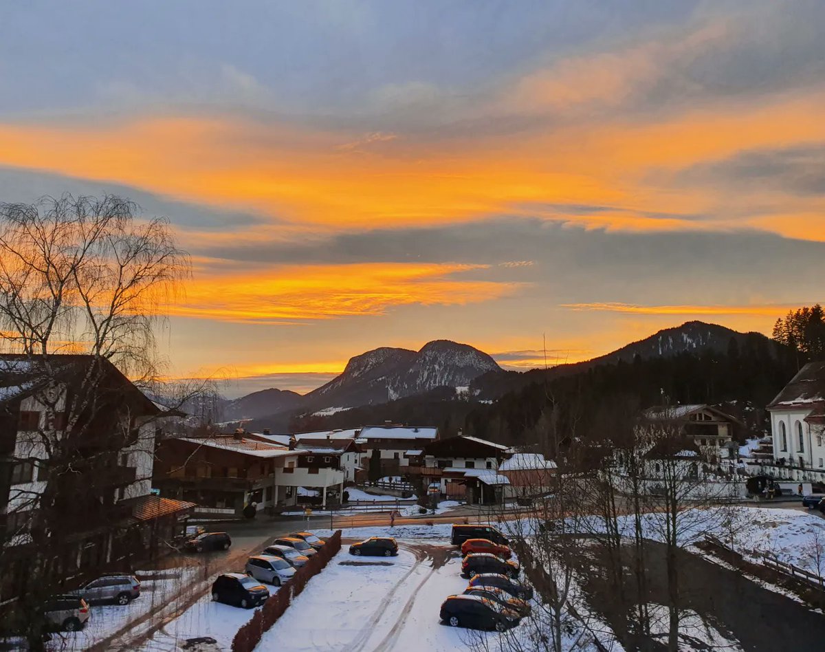 LisaAbbott75's tweet photo. Feeling lucky to have had the freedom to enjoy an amazing skiing holiday in #Austria #scheffau stunning scenery #wilderkaiser https://t.co/ONKPjcmmqp