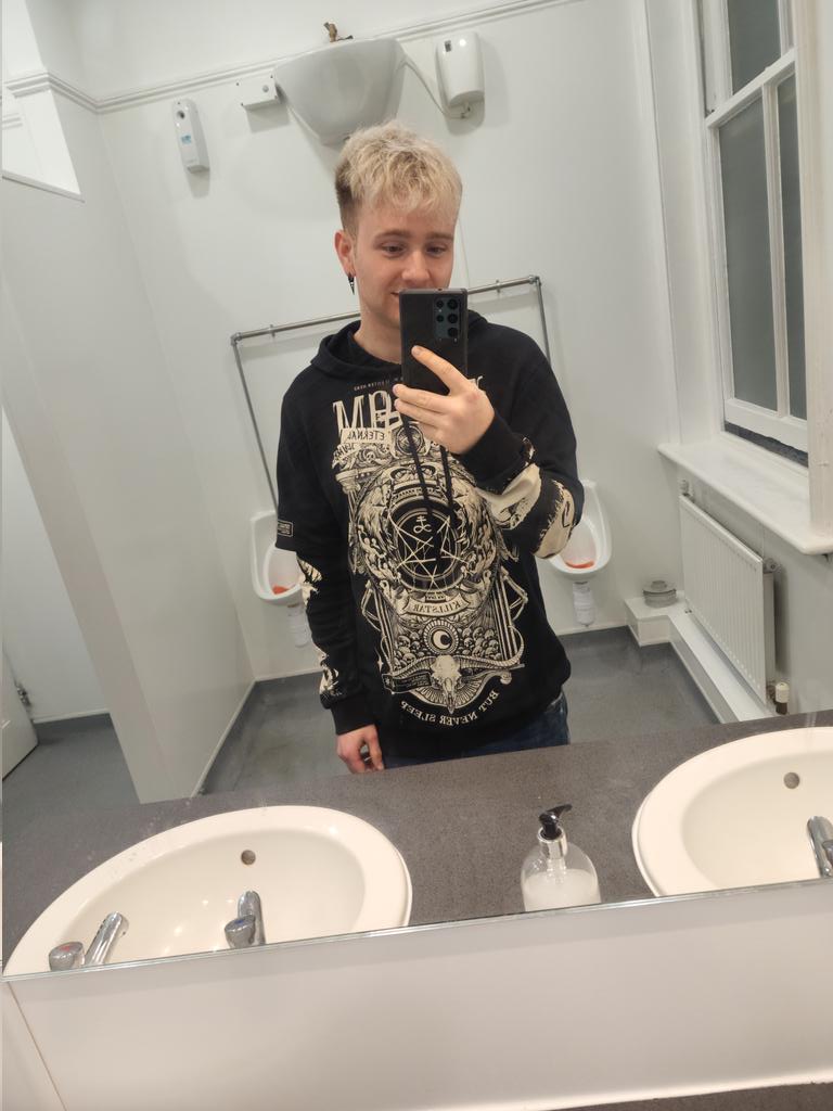 i_am_joshyo's tweet photo. Hair down for this video currently wish me luck https://t.co/joS0dhyxd0