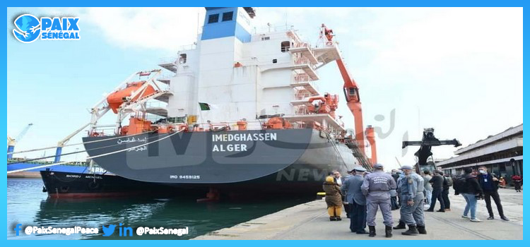 Une nouvelle ligne maritime sera lancée prochainement entre l'#Algérie et le #Sénégal. Des instructions ont été données dans ce sens par le chef de l'État Algérien lors du Conseil des ministres tenu dimanche 27 février 2022.