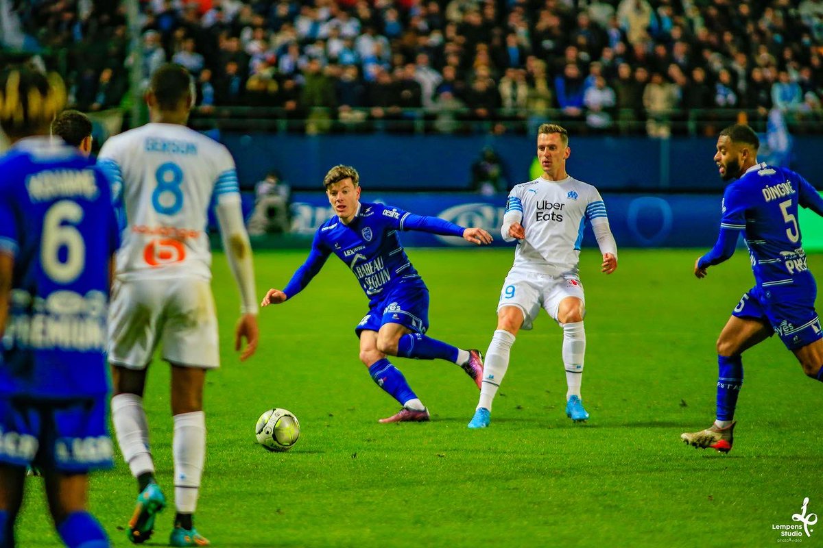 g_biancone's tweet photo. Un point en plus, gagné avec envie et détermination! Félicitations à toutes l’équipe 🔵⚪️ @estac_officiel #GLB4 https://t.co/WxQ9OOUamW