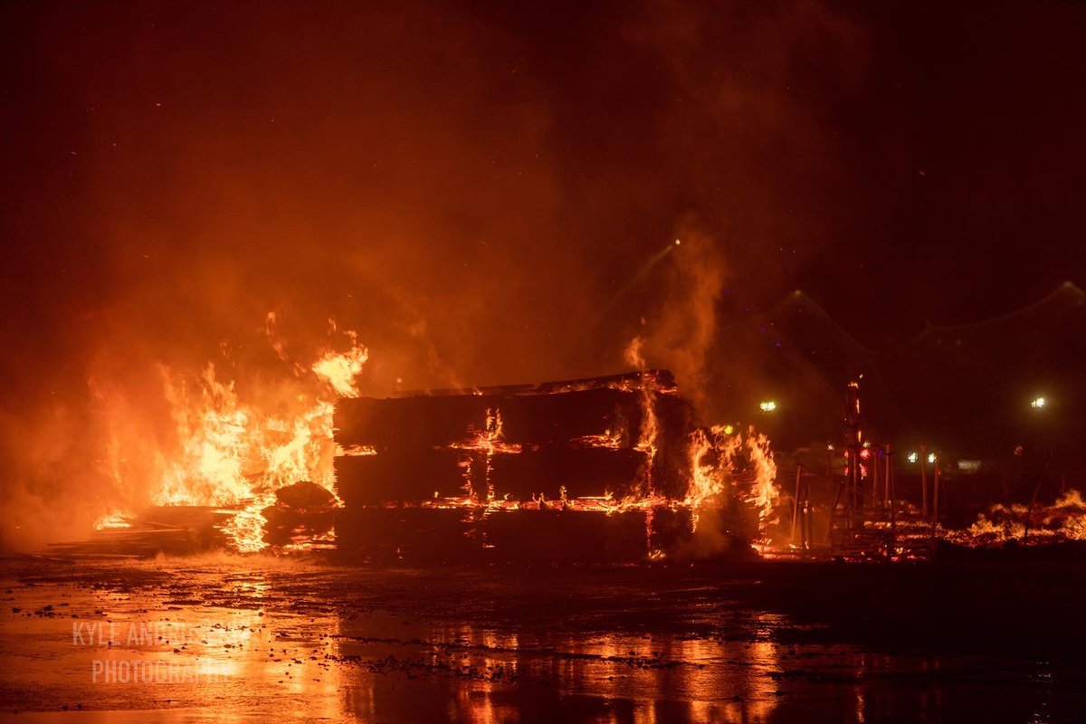 449photo's tweet photo. @CALFIRERRU @CALFIRE_PIO #Photos #RubidouxIC 4 Alarm Pallet Yard Fire from last night #CalfireRRU #RiversideCountyFire #RVCFire #FirePhotography #Firefighters #CaliforniaFireFighter https://t.co/mO6nk35qvY