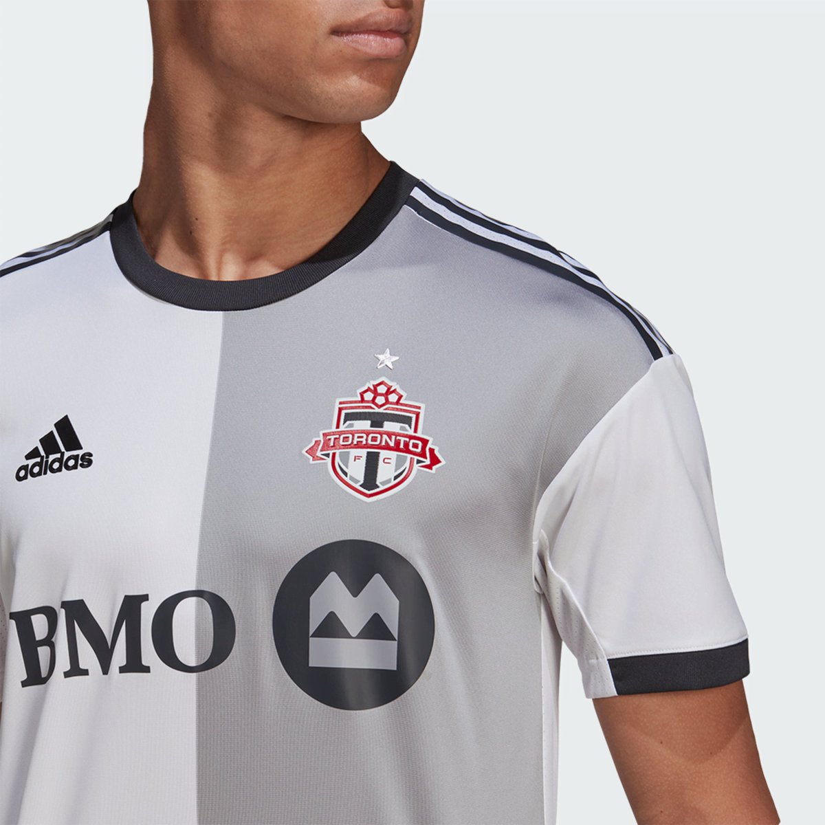 footobox's tweet photo. Toronto FC

Maillot extérieur très basique pour cette nouvelle saison 

Pour suivre l'actu du club: @torontofcfr 
#tfclive https://t.co/rzt5y7HMLr