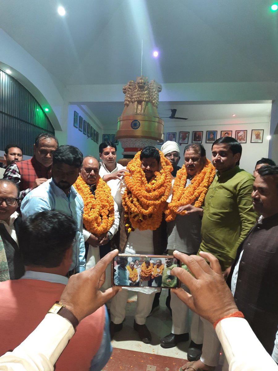 आदरणीय अध्यक्ष डॉ दिनेश चन्द्र शर्मा जी का  सुखपुरा (बलिया) के साथियों ने किया स्वागत।
#Vote4OldPension 
की अलख जगाने पहुंचे बलिया।
<a href="/yadavakhilesh/">Akhilesh Yadav</a> 
<a href="/DrDCSHARMAUPPSS/">Dr Dinesh Chandra Sharma</a> 
<a href="/samajwadiparty/">Samajwadi Party</a> 
<a href="/RRTRIPATHIUPPSS/">Radhey Raman Tripathi</a> 
<a href="/SSPANDEYUPPSS/">Shiv Shankar Pandey</a> 
<a href="/AkshatUPPSS/">Akshat Pandey</a> 
<a href="/vipinUPPSS/">Vipin Upadhyay | विपिन उपाध्याय | -وپن اپادھیائے</a> 
<a href="/UPPSS1921/">UPPSS(उ०प्र०प्राथमिक शिक्षक संघ)</a>