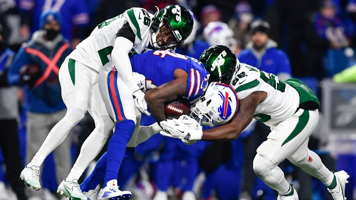 PivotInt's tweet image. First, helmets with #embeddedsensors, and now, #AI. The league makes its latest move in monitoring game-related #concussions. @mbt_mag reports. 

Need a #sensorsolution for your #NPD? Pivot brings advanced experience across multiple industries. mbtmag.com/home/news/2199… #science