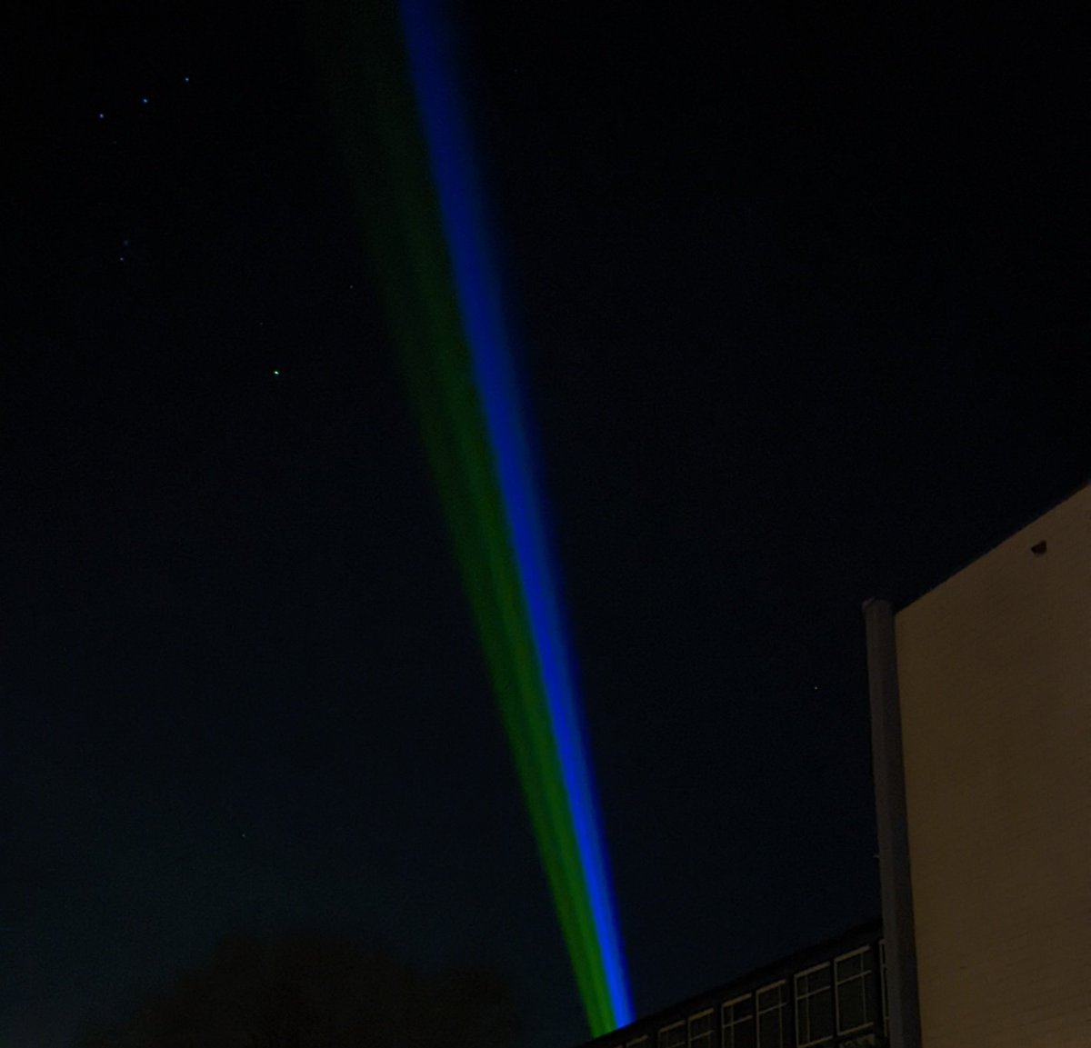 Ein blau-gelber Regenbogen über Köln. 🇺🇦