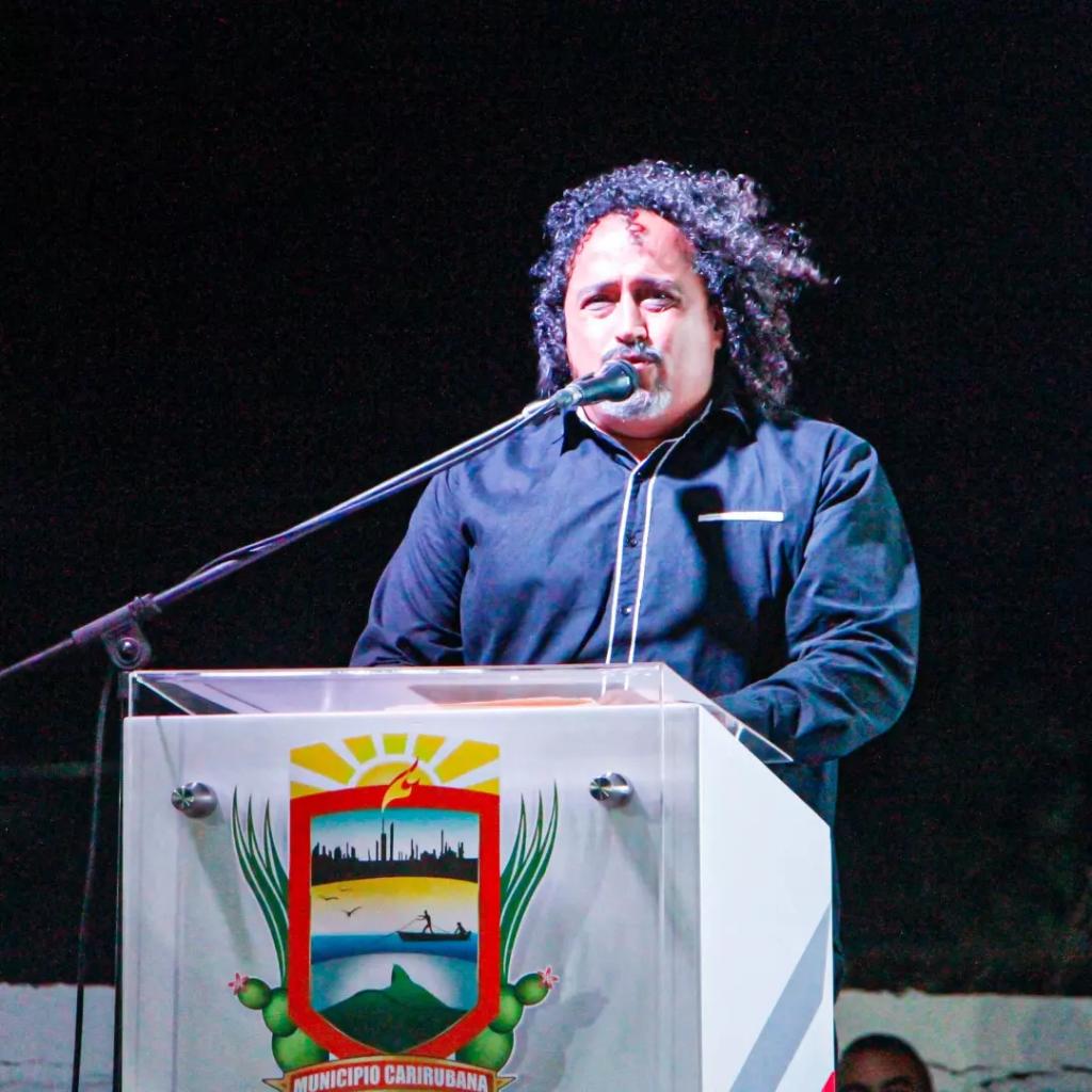NoticiasFalcon's tweet photo. Gobernador Victor Clark: “Punto Fijo continua soplando con fuerza en la dinamización de su economía”⁣.

En el marco de los 52 años de vida municipal de Punto Fijo, la cámara municipal de Carirubana, entregó la orden "Rafael González" en su única clase.

https://t.co/9ridJaMP2G https://t.co/XDNgS124mg