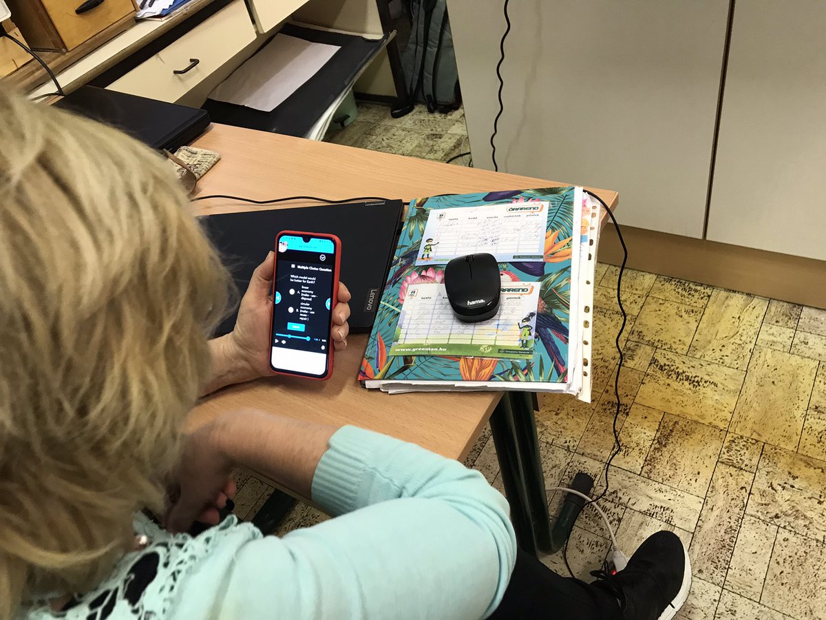 rsmiriam's tweet photo. Última sesión de formación a profes de la #expertvisit #ErasmusPlus enseñando 🛠📲 herramientas digitales para monitorizar el proceso E-A y dar feedback @edpuzzle @Flipgrid @nearpod @padlet #CRACCaroundEurope @sepiegob https://t.co/XIjvajCkJp