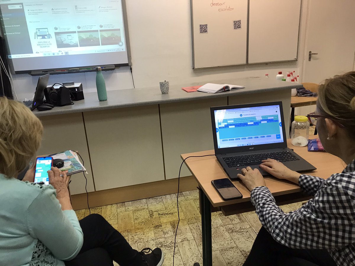 rsmiriam's tweet photo. Última sesión de formación a profes de la #expertvisit #ErasmusPlus enseñando 🛠📲 herramientas digitales para monitorizar el proceso E-A y dar feedback @edpuzzle @Flipgrid @nearpod @padlet #CRACCaroundEurope @sepiegob https://t.co/XIjvajCkJp