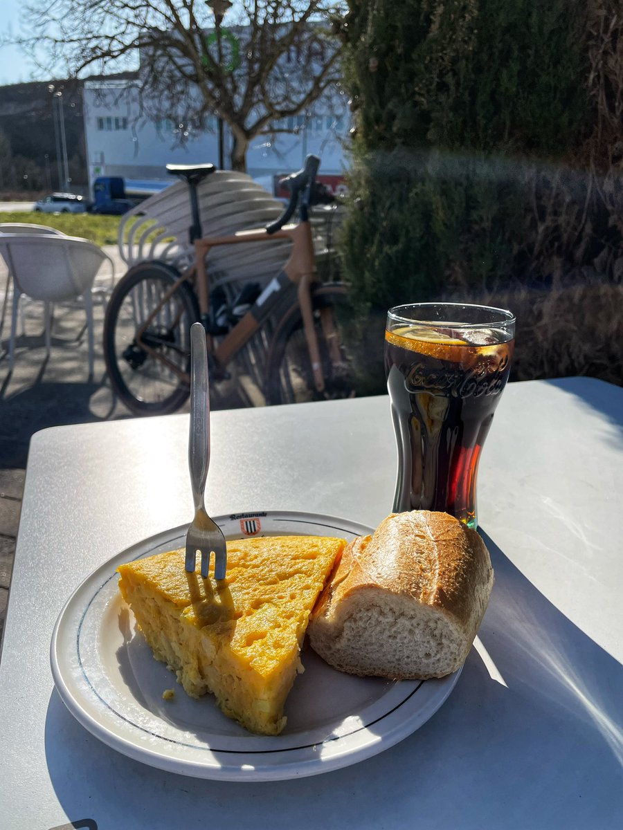 RikiAbad's tweet photo. Comenzando la semana con alegría!!!
Hoy estreno de las nuevas Sidi Tiger Carbon 2.
Días como hoy da gusto salir en bici, poco viento y buena temperatura, la verdad que el mes de febrero ha sido muy anticiclónico.
#febrero #gravel #3texploro #sol #sidi #ultradistancecycling https://t.co/8Tu0MOCbcE