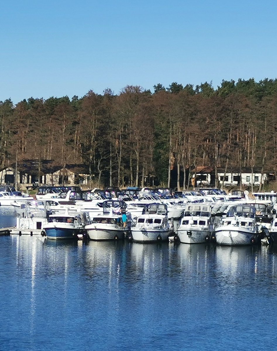 Die Flotte ist startklar für den Sommer 2022. #sommer2022 #urlaub #hausboot #charterschulz #mecklenburg