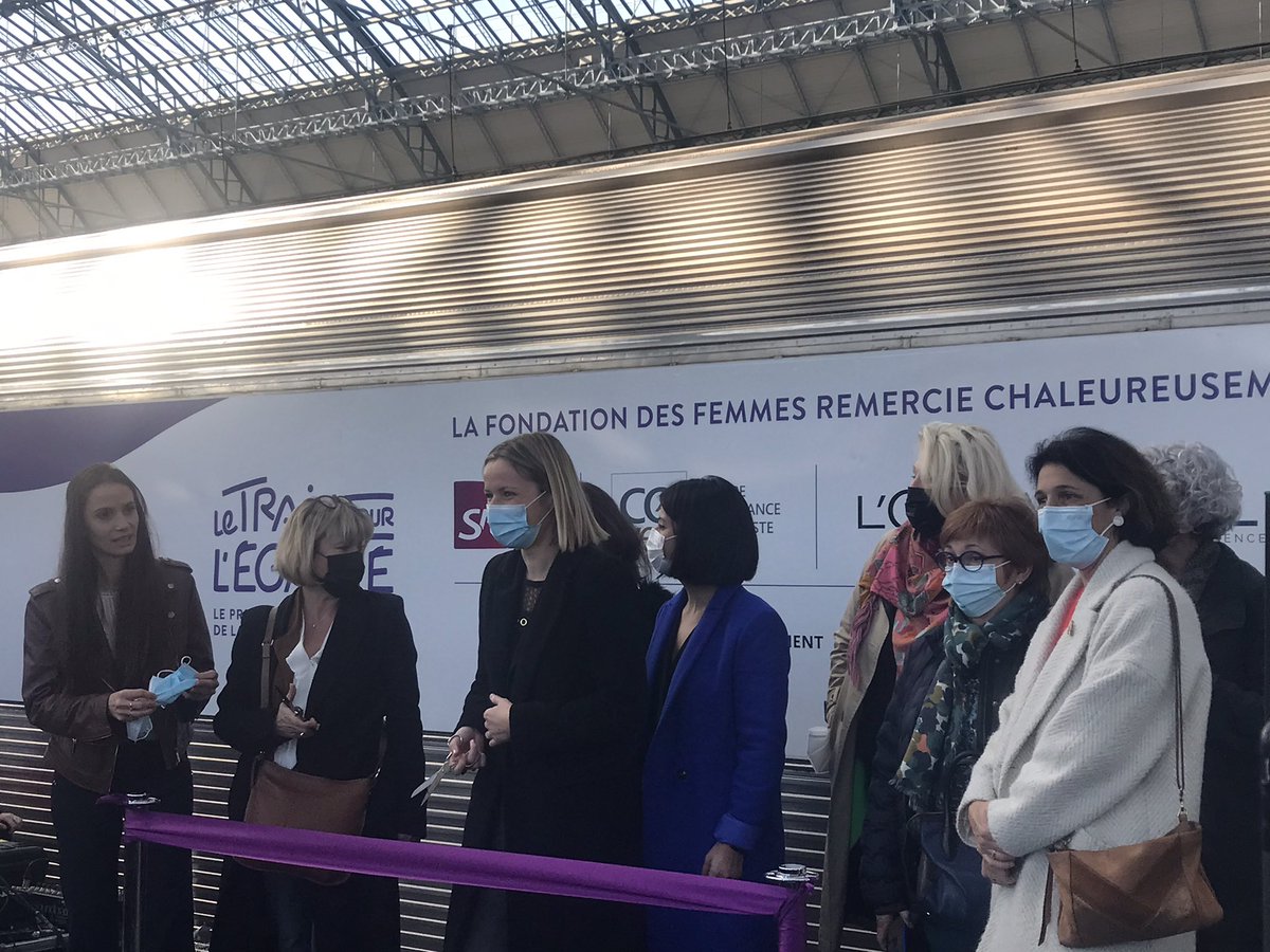 vero_lajoie's tweet photo. Le #TrainPourLegalite @Fondationfemmes est à #Bordeaux !

🟣santé et droits sexuels des 🚺 
🟣 lutte contre les violences faites aux 🚺 
🟣égalité professionnelle 

L’occasion de rappeler les engagements et actions du @GroupeSNCF et de son réseau #SNCFMixite ✅

#EcoutezNousBien https://t.co/6PzR4Itjf5