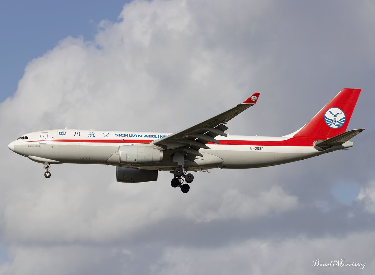 Sichuan Airlines A330-243F B-308P arriving @BrusselsAirport.
#avgeek #aviation #airline #airtravel #airfreight #brussels #airbus #planespotting #sichuanairlines