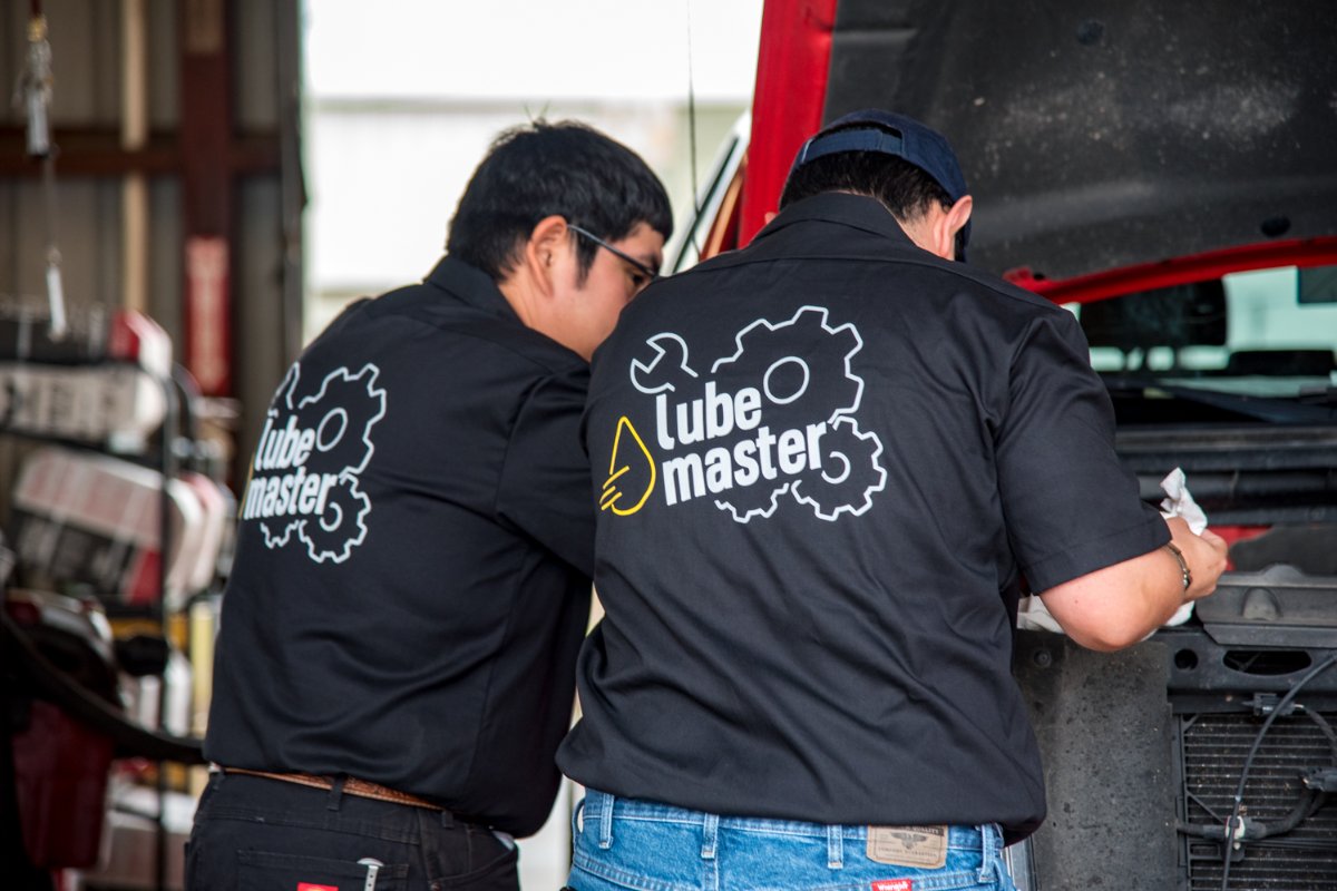 MastersLube's tweet image. Customer service runs incredibly well at our auto shop -- just like your vehicle after a repair or routine maintenance. Pay us a visit this week so you can experience it firsthand. #LubeMaster #OilChanges #FuelSystemService #FuelSystemMaintenance #StateInspections