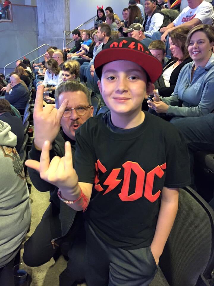 RomeroTheatre's tweet photo. Can’t believe it’s been 6 years since Hank’s 1st & our last (the last?) Brian Johnson @acdc show. I need an arena full of RAWK & devil horns bad. 🤘🔔🤘#purelybelta #letsgetitup #KansasCity https://t.co/ScVQ2uhxy0