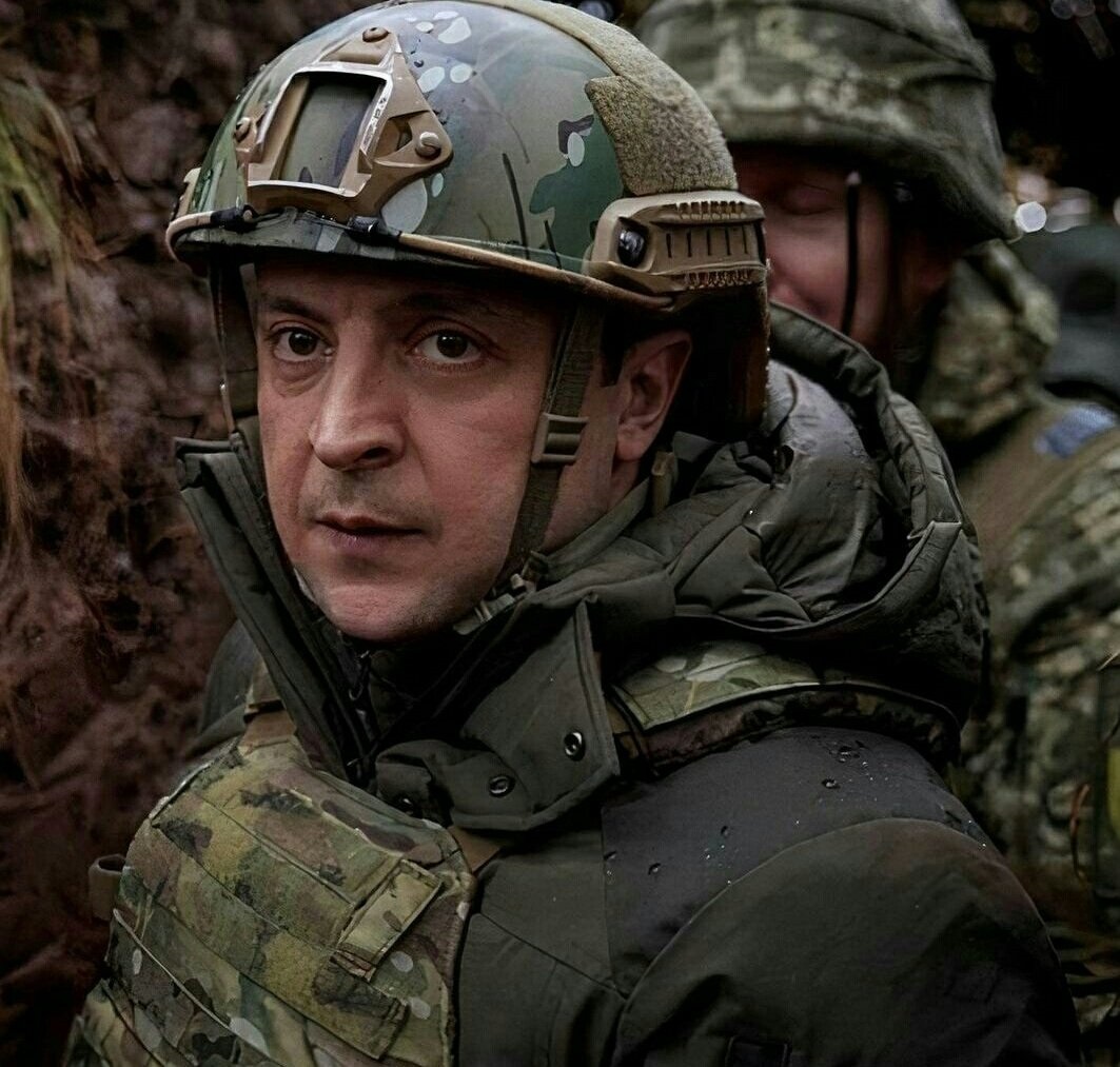 JudgeRaven1's tweet image. A REAL HERO! Not a bigmouth crying in his Palace, but a warrior for his People, for his Country. RESPECT!!! #ukraine #UkraineRussiaWar #Ukriane #NoWar