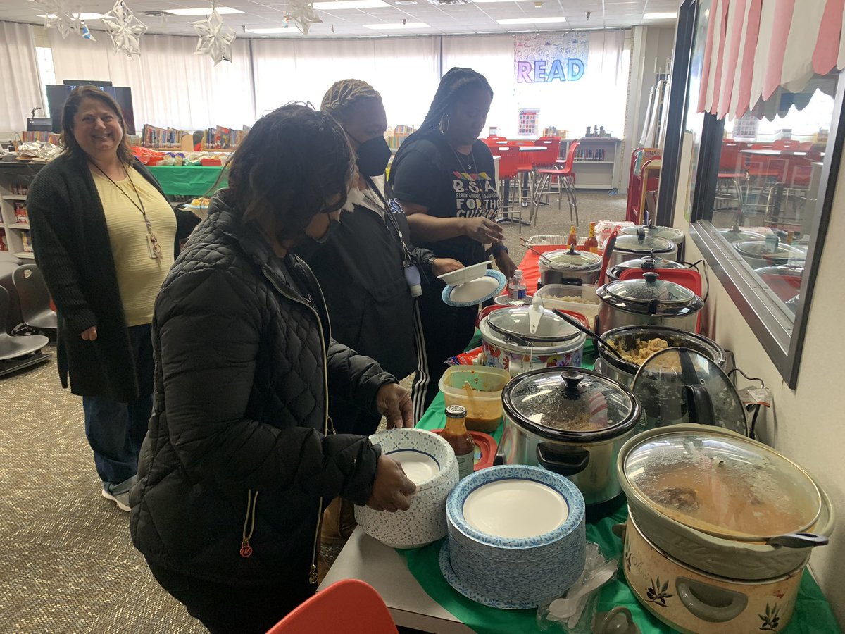 hudson_bsa's tweet photo. “It feels like a family reunion!” Had such a great time at BSA’s Soul Food Luncheon celebrating Black History Month! Pinto beans, hot water cornbread, dirty rice and banana pudding — it did feel like a family reunion! ❤️💚💛🖤 @Hudson_Hawks https://t.co/cHT7lOSbfI