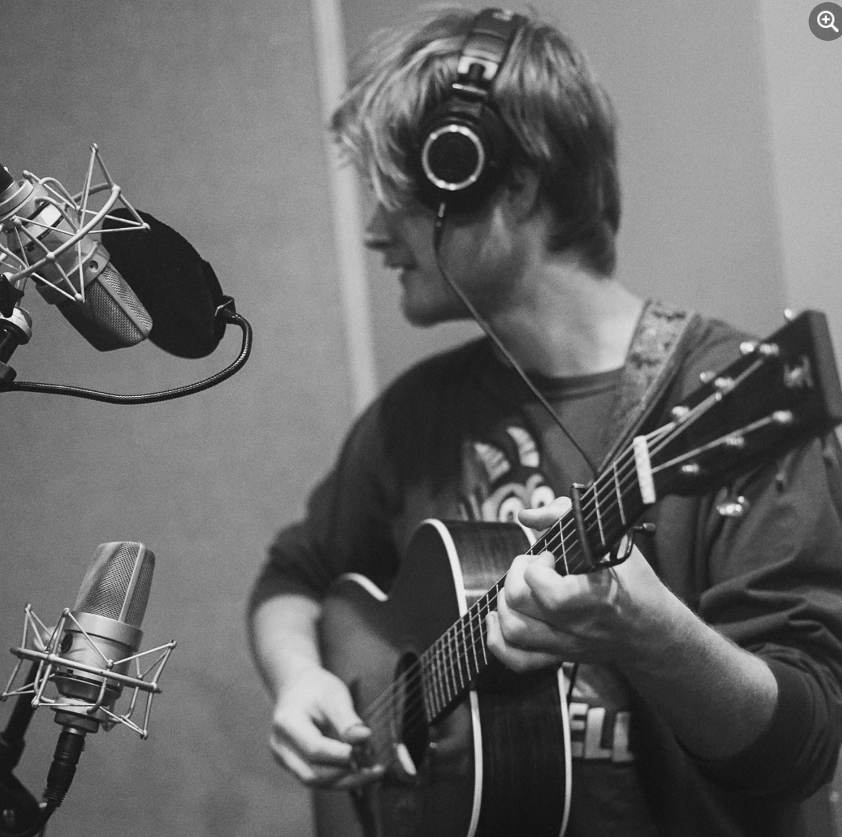 clintroberts_1's tweet photo. Something acoustic, this way comes.

Super excited for y’all to hear something Helena Rose, Ryan Stigmon, Mike Ashworth, Julian Pinelli, Clay Miller and I cooked up last month. Keep your peepers peeled 👀 

#acousticguitar #folkmusic #rootsmusic #recording #Studio #asheville https://t.co/TjqppF4RX3