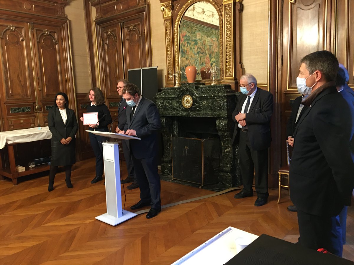 chrisjerretie's tweet photo. 📜Soirée haute en récompenses à la préfecture : 
➡️Remise parchemins du #SNU aux #jeunes corréziens qui ont réalisé leur #MIG auprès de #collectivités ou #associations 
➡️Remise🥇de la #jeunesse, des #sports et de l’engagement associatif #MJSEA
👏Félicitations à tous #Corrèze https://t.co/ooZX9VfBWG