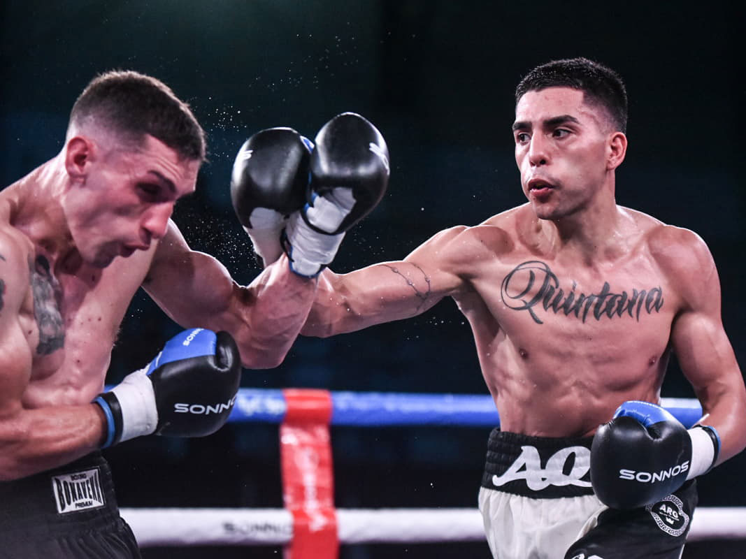 #Boxeo | Agustín Quintana venció con autoridad a Facundo Arce y se quedó con título sudamericano ligero. #Sugar #MostróJerarquía #DeportesEnQuilmes

Leé más en: deportesenquilmes.com.ar/spip.php?artic…