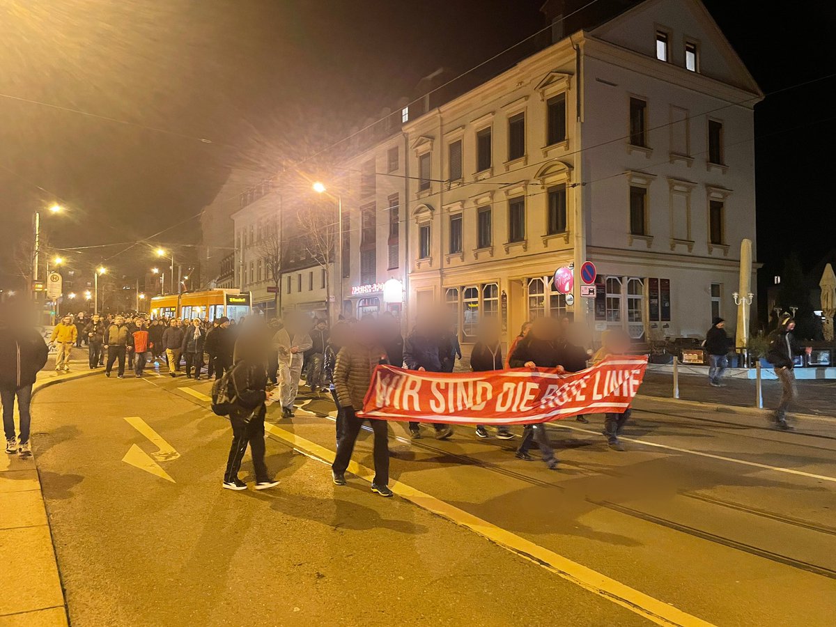 Auch heute fanden wieder in Plauen, Auerbach, Oelsnitz, Adorf und weiteren vogtländischen Städten, Spaziergänge statt, die sich gegen die skrupellose Corona-Politik richteten. 

DER III. WEG: Folgt uns bei Telegram! t.me/derdrittewegvo…

#plauen #auerbach #oelsnitz #adorf