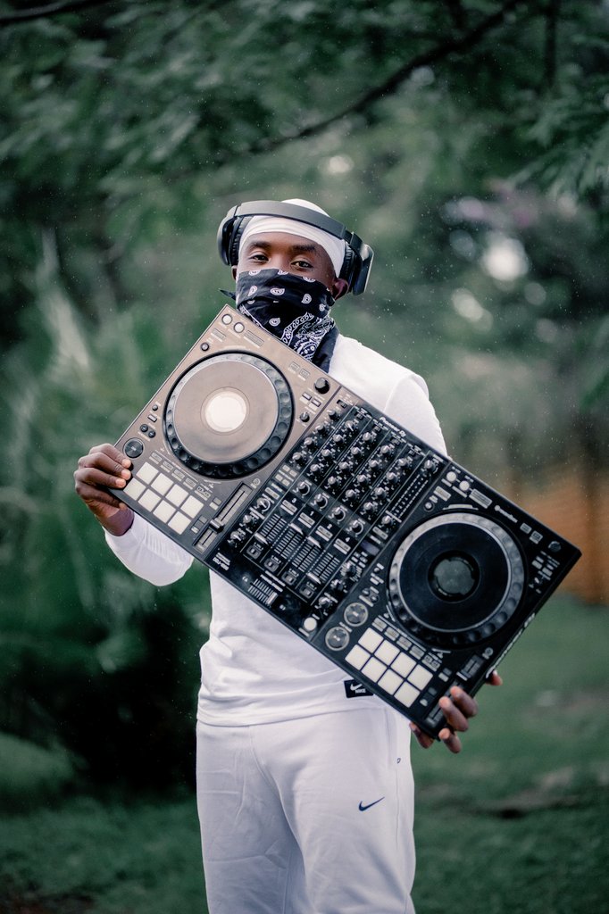 Big S/o to all the artists doing their best to put in some energy in the music industry. #Salutes.